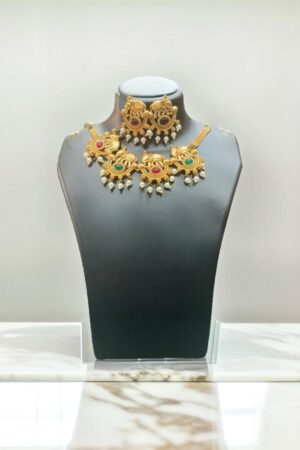 jewellery with neck band